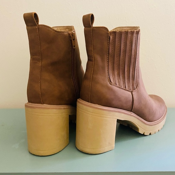 DV by Dolce Vita Jade / Jetta Bootie Size 10 Camel EUC - Picture 10 of 16